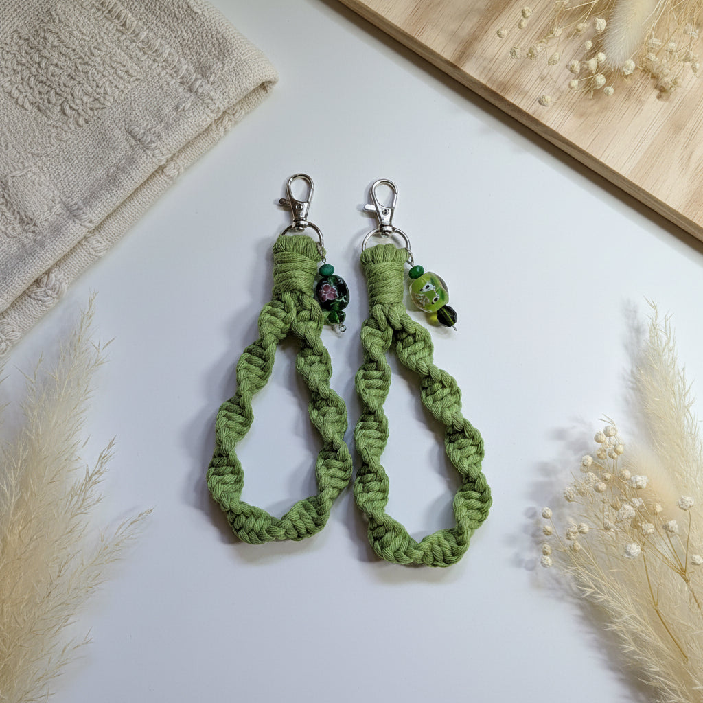 Llaveros de muñeca en macramé o wristlets