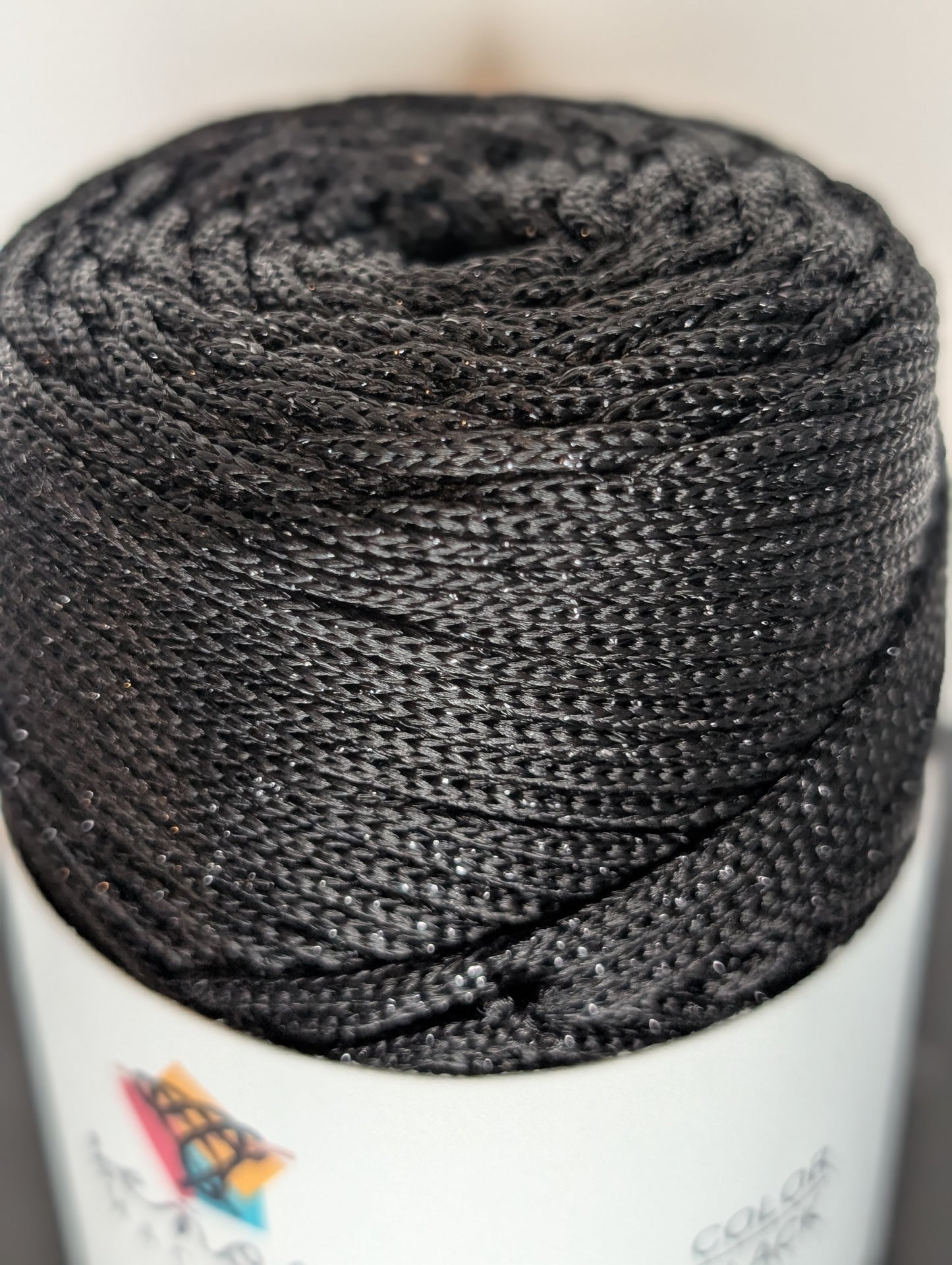 Hilo sintético con brillo 2mm Sparkle Black