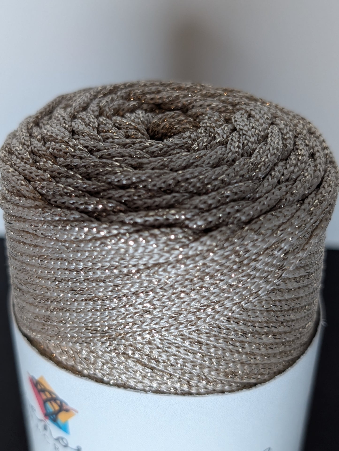 Hilo sintético con brillo 2mm Sparkle Latte