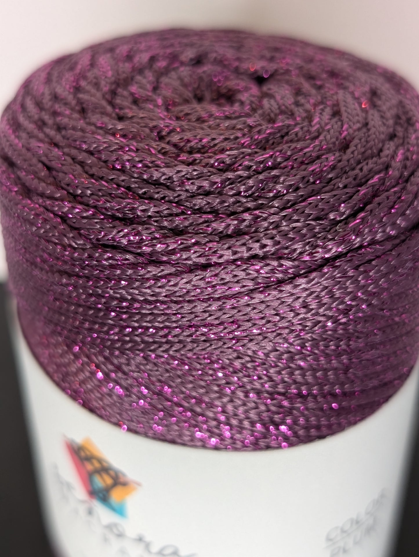 Hilo sintético con brillo 2mm Sparkle Plum