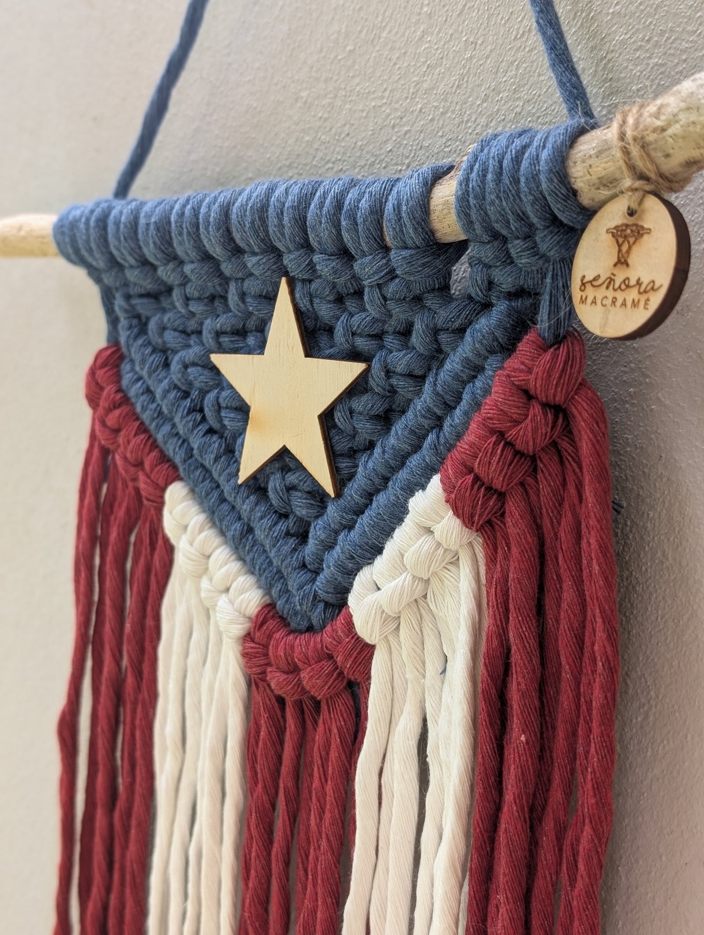 Taller presencial de macramé-Bandera de Puerto Rico