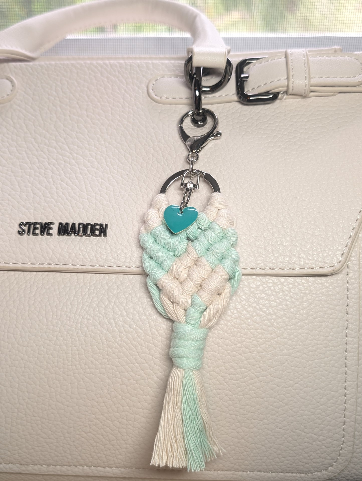 Charms en macramé azules