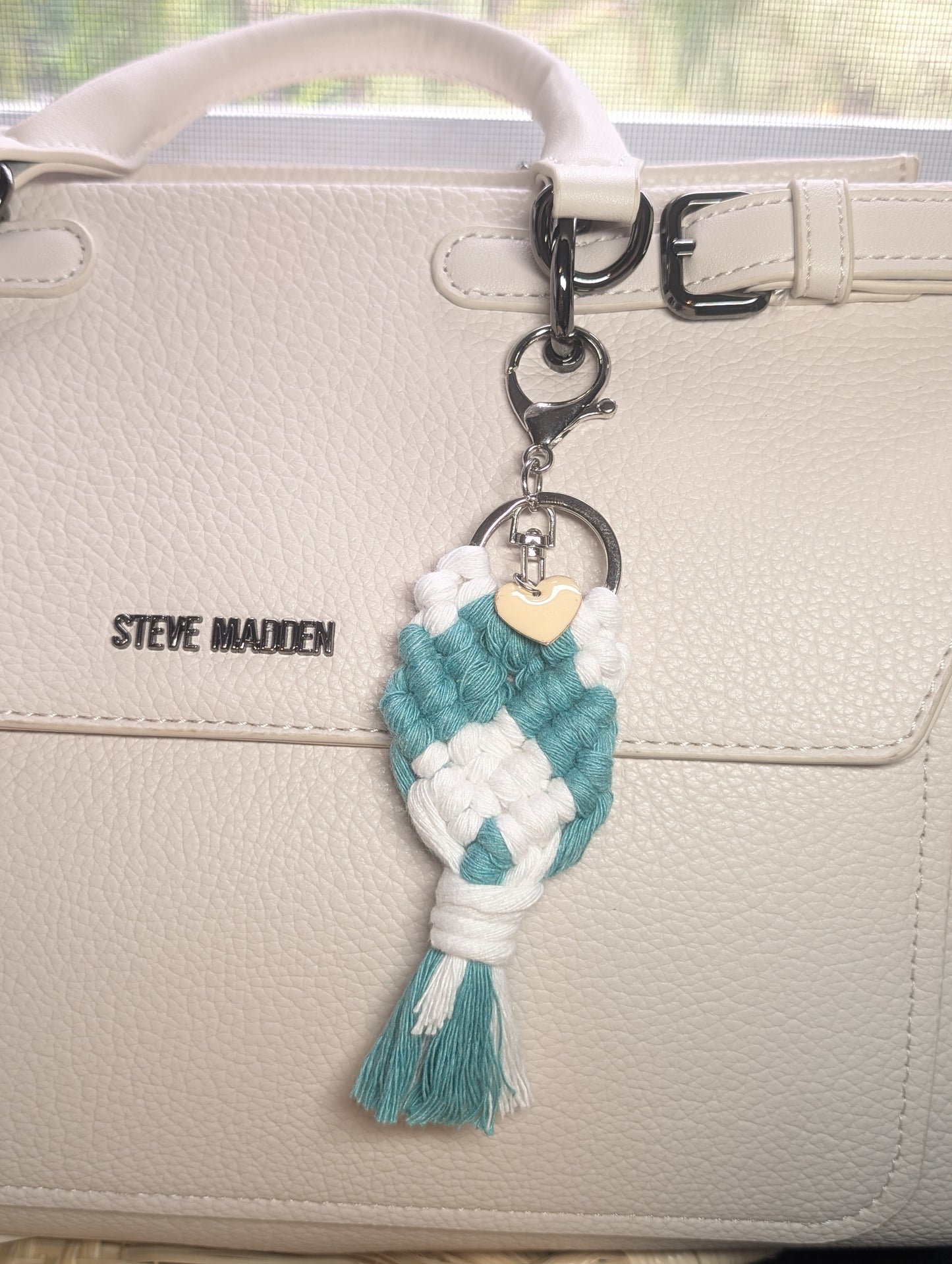 Charms en macramé azules