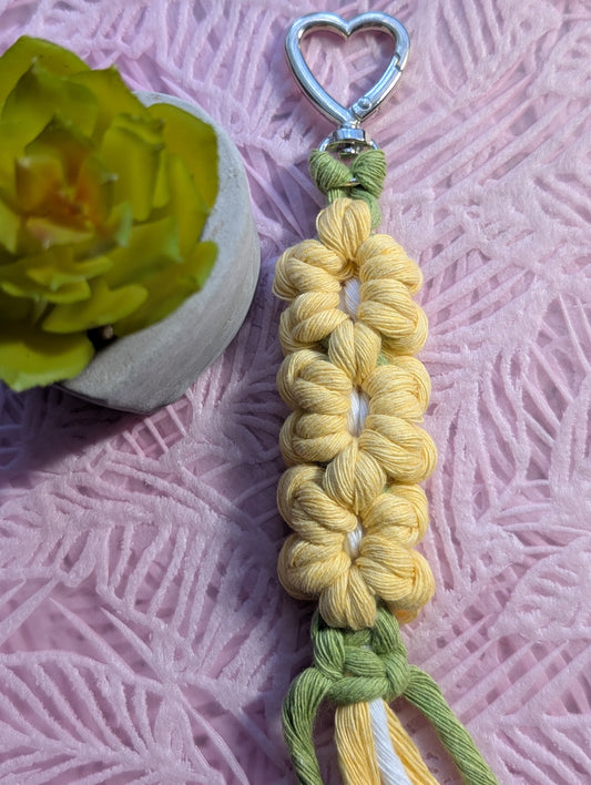 Tutorial - llavero de flores en macramé