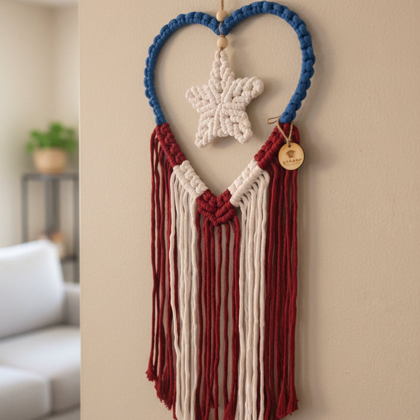 Bandera de Puerto Rico con forma de corazón en macramé