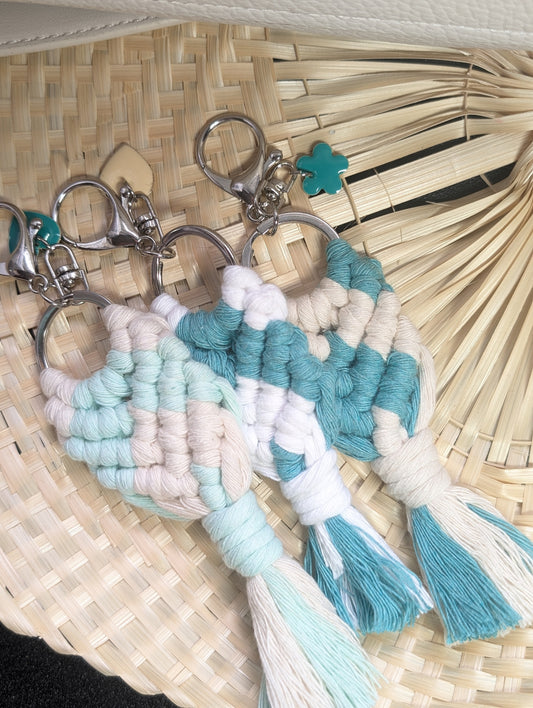 Charms en macramé azules